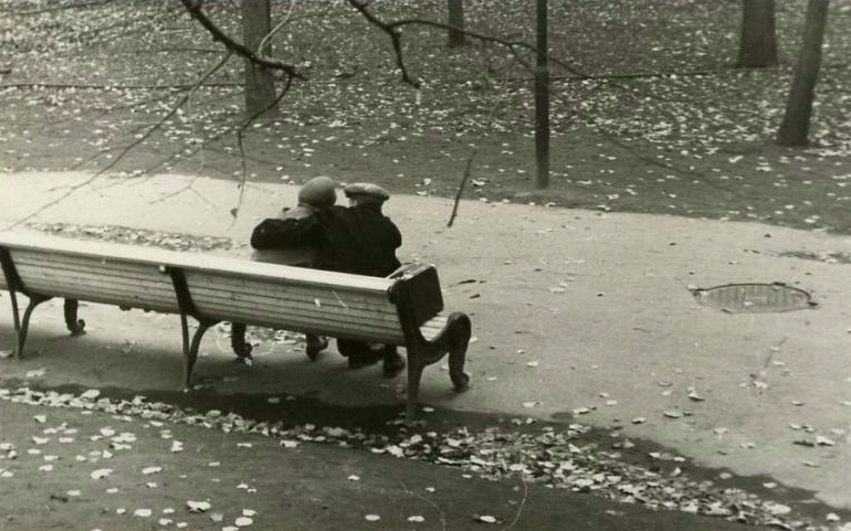 Осень, 1965 год. Выставка «"Серебряный век" поэзии про осень» с этой фотографией.