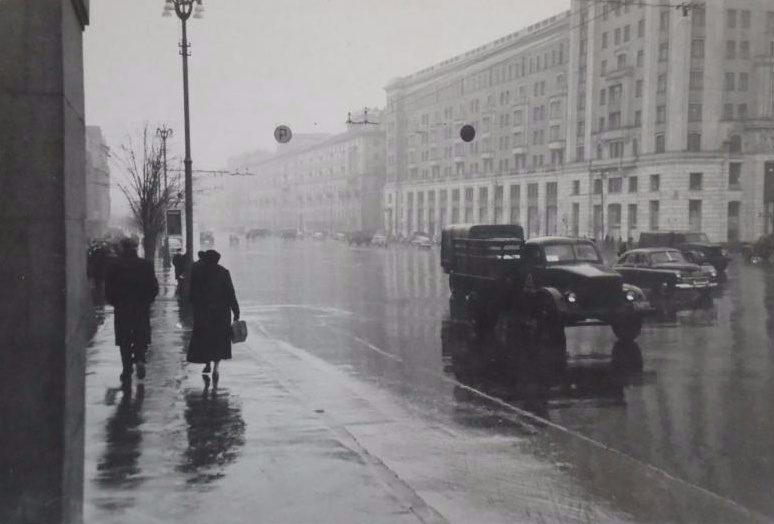 Московская осень, 1957 - 1959, г. Москва. Выставка «Фотограф Леонид Бергольцев» с этим снимком.