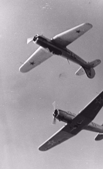 Полет двух спортивных самолетов ЯК-18П «Голова к голове», 1963 год