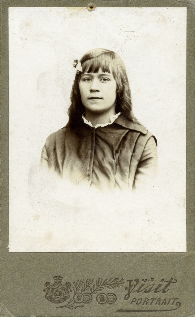 Портрет молодой девушки, 1917 год, Воронежская губ., г. Воронеж. 