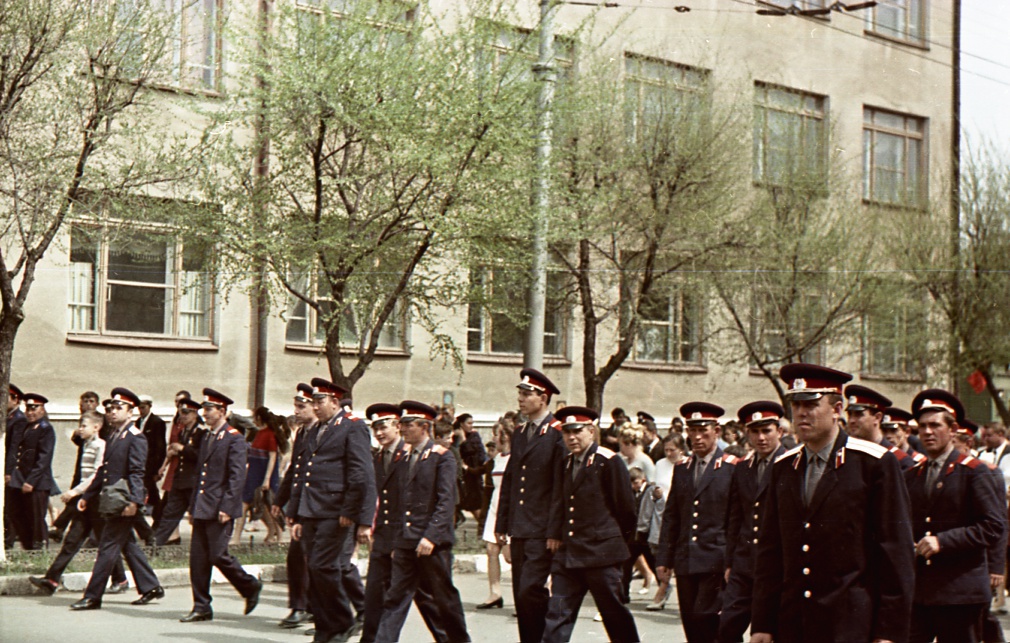 Первомай в Белгороде, 1 мая 1970, г. Белгород. Выставка «Моя милиция меня бережет» с этой фотографией.&nbsp;