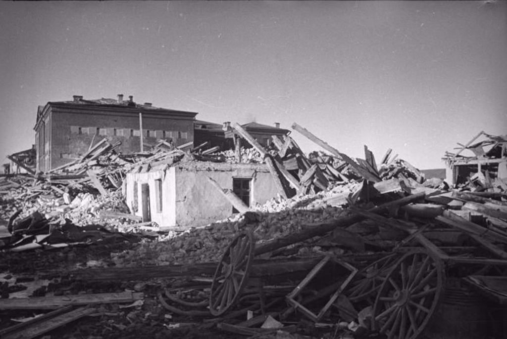 Разрушенные дома, 1943 год, Смоленская обл., г. Гжатск