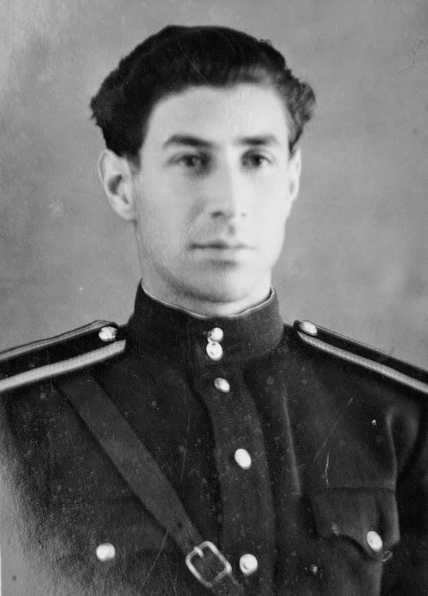 Портрет, 25 ноября 1955, г. Хабаровск. На обратной стороне фото надпись: На память Сергею от Игоря,  г. Хабаровск, 25 ноября 1955 года.&nbsp;