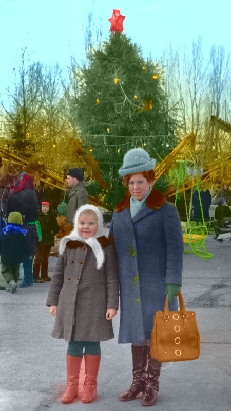 Новый год парк Островского, 1973 год, г. Ростов-на-дону. Лена и Нина. Фотография из архива пользователя Miloslavskiy GeorG.