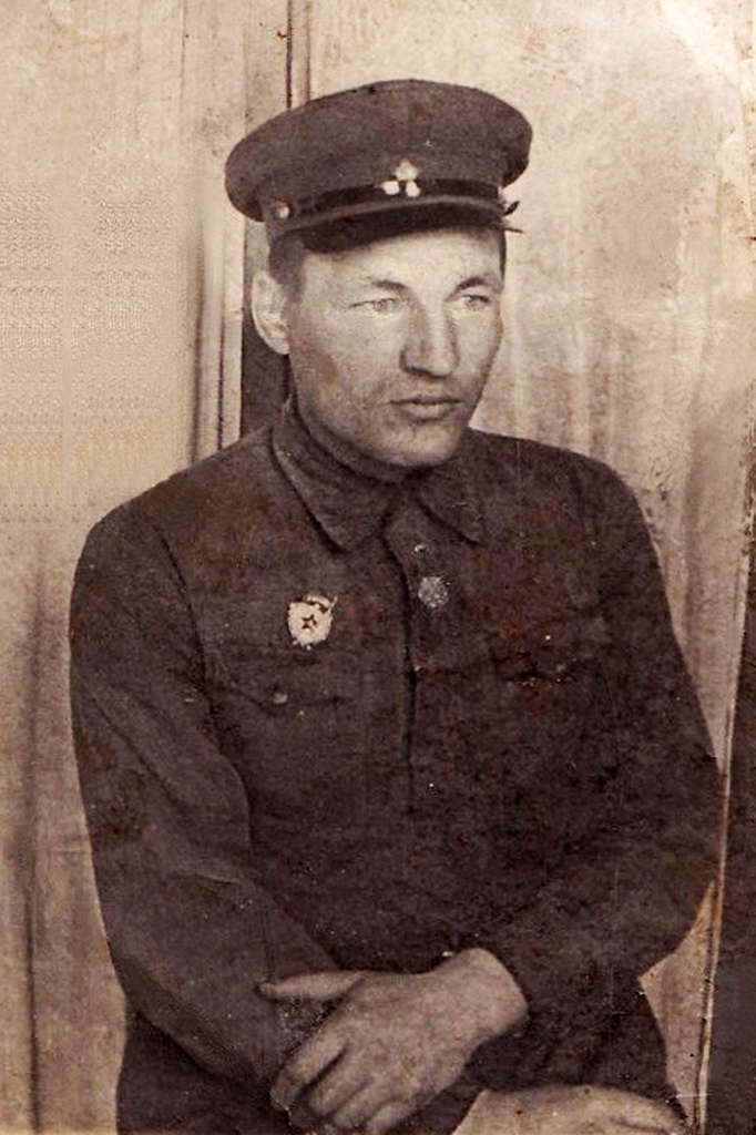 Павел Иванович Алгазин, мой дедушка, 1 сентября 1941 - 1 декабря 1942. Фотография из архива Нины Владимировны Алгазиной.