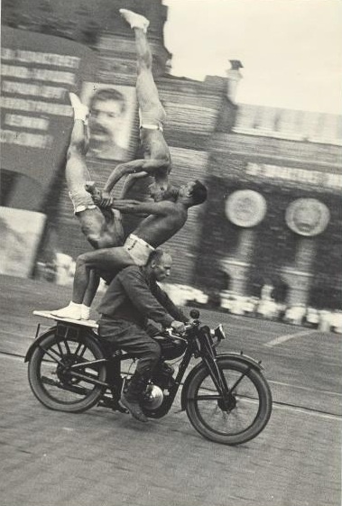 Физкультурный парад, 1934 год, г. Москва. Выставки&nbsp;«Физкультурные парады»&nbsp;и «15 лучших фотографий Эммануила Евзерихина» с этой фотографией.&nbsp;