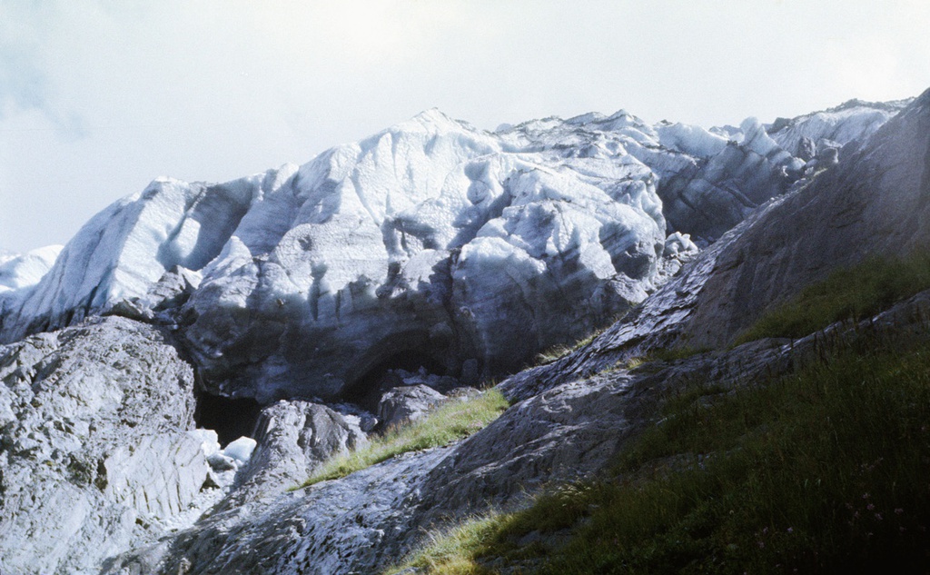 Ледник Северный Джугутурлючат на Северном Кавказе, 1 - 28 августа 1985, Карачаево-Черкесская АО, Карачаевский р-н, пос. Домбай. Сейчас Карачаево-Черкесская Республика.