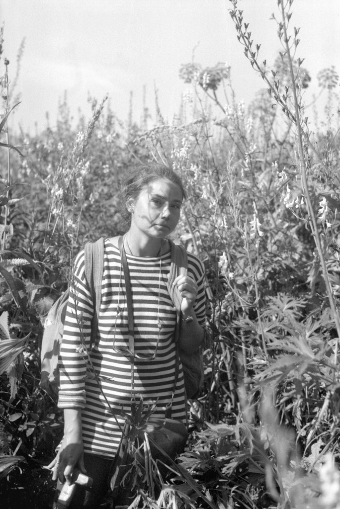Геолог Ольга Афанасьева на Алтае среди трав, 19 августа 1989, Горно-Алтайская АО, Усть-Коксинский р-н. 