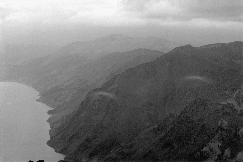 Вид на озеро Тальмень с хребта Катунские Белки, 20 августа 1989, Горно-Алтайская АО, Усть-Коксинский р-н. 