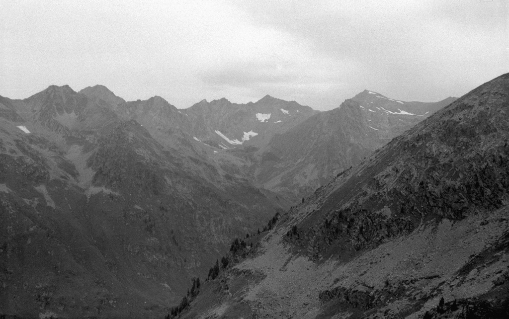 На южном склоне хребта Катунские Белки на Алтае, 20 августа 1989, Горно-Алтайская АО, Усть-Коксинский р-н. Хребет Катунские Белки.