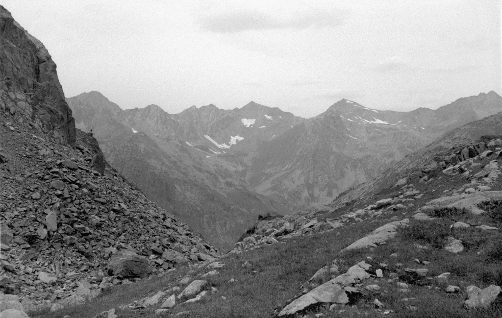На южном склоне хребта Катунские Белки на Алтае, 20 августа 1989, Горно-Алтайская АО, Усть-Коксинский р-н. Хребет Катунские Белки.