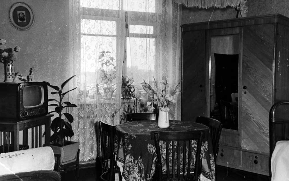 Без названия, 10 марта 1960, Московская обл., Красногорский р-н, г. Красногорск. Выставка «Советское новоселье» с этой фотографией.