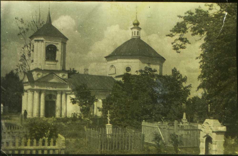 Казанская (кладбищенская) церковь, 10 - 11 августа 1949, Псковская обл., Великолукский р-н, г. Великие Луки. Одна из двух уцелевших после Великой Отечественной войны церковь в городе. Ныне действующая. Построена в 1821 году.&nbsp;