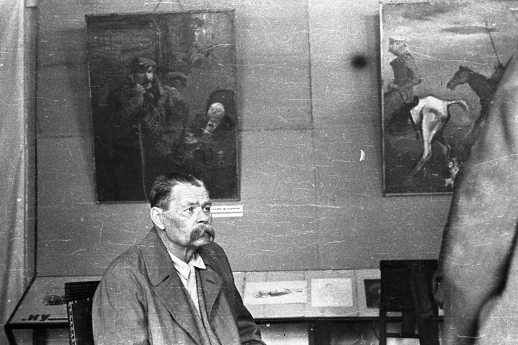 Максим Горький в гостях у Всеволода Мейерхольда, апрель - октябрь 1935, г. Москва. Скорее всего, Максим Горький сидит в фойе театра Мейерхольда (в тот время располагался в здании, где сейчас театр им. Ермоловой).