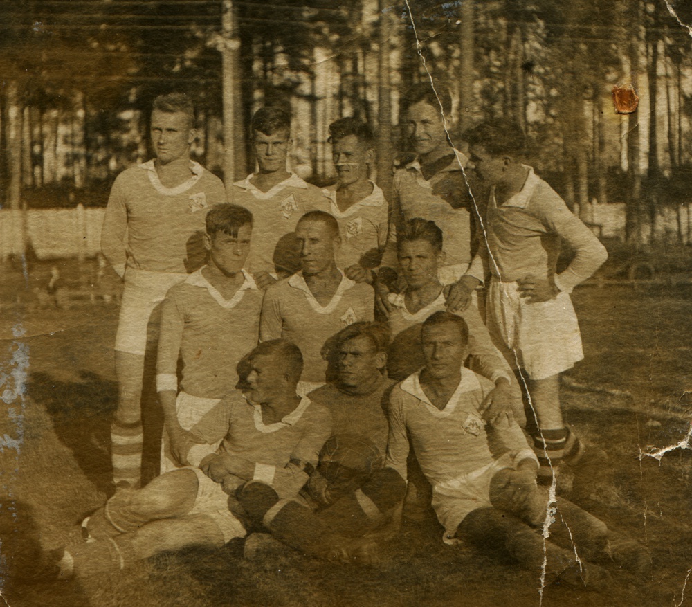 Красногорск, 10 - 11 мая 1937, Московская обл., Красногорский р-н, пос. Красногорск. Футбольная команда завода № 69 имени Ленина в последствии КМЗ.&nbsp;Из архива краеведческого общества «Красногорский летописец», которую прислал Дмитрий Анатольевич Дроздецкий.