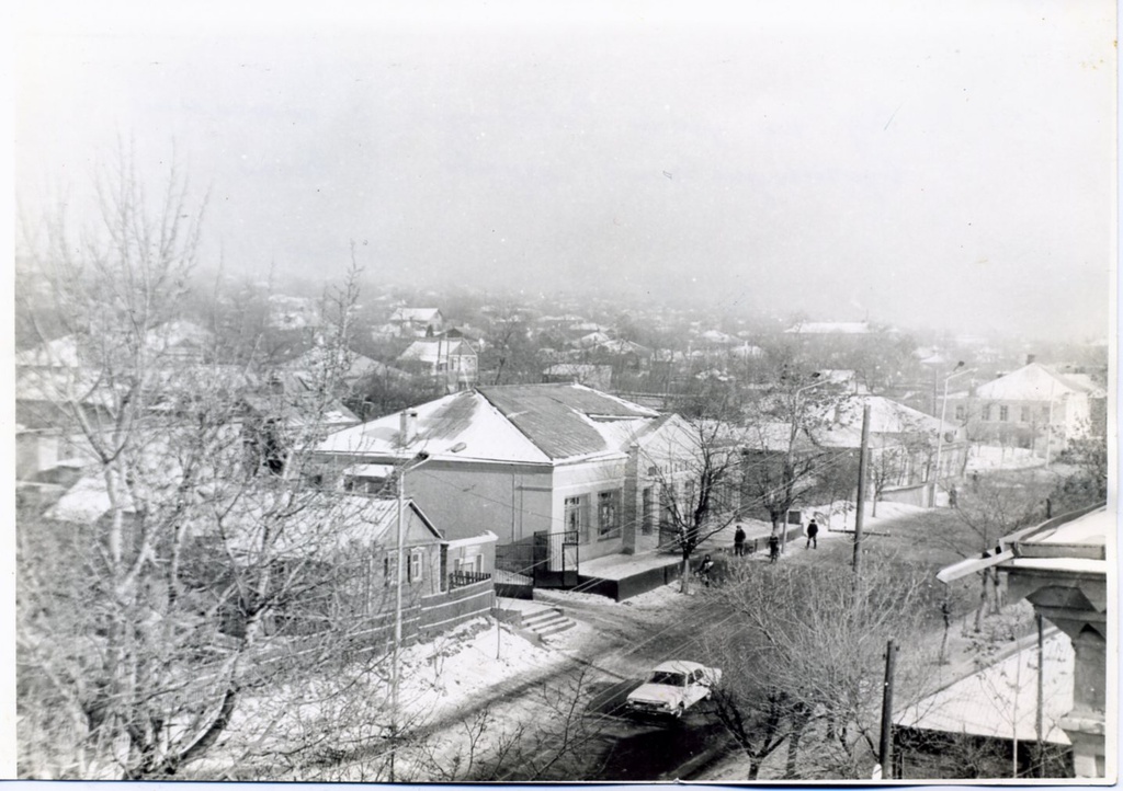 Вид с колокольни Одигитриевской церкви на улицу Гулаева, 1 декабря 1985, Ростовская обл., г. Аксай