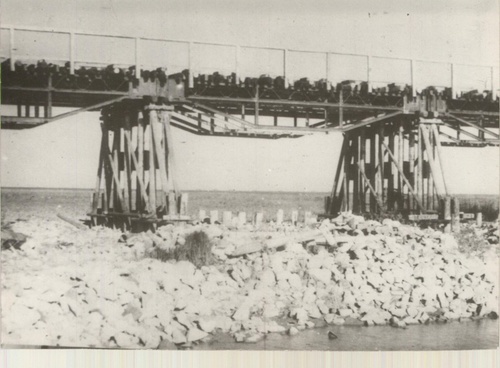 Один из мостов Ольгинской дамбы станицы Аксайской, 1 марта 1948, Ростовская обл., станица Аксайская