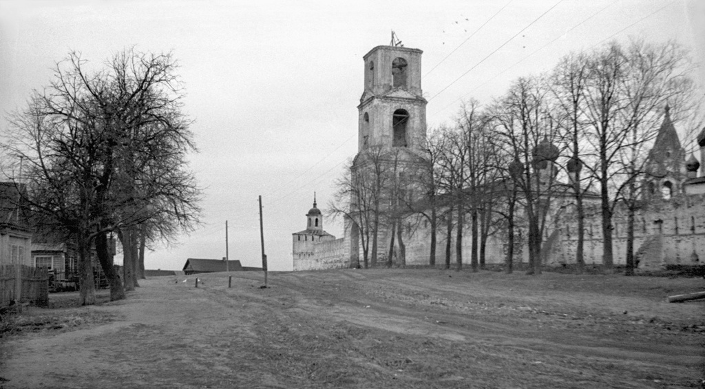 У стен Никитского монастыря в Переславле, 20 апреля 1962 - 20 мая 1962, Ярославская обл., Переславский р-н, с. Никитская Слобода. 