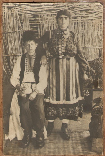 Казаки-некрасовцы. Мария Радионовна Саничева с братом Семеном, 1950 год, Турция