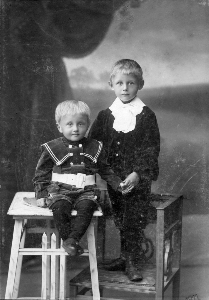 Мальчики, 1910 - 1917, Екатеринославская губ., г. Александровск. Александровск с 1921 года – Запорожье.&nbsp;