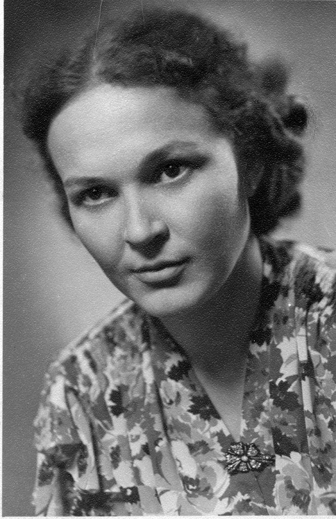 Гузель Забавина, 1957 - 1959, г. Берлин. В девичестве – Максютова. Родилась в Елабуге в 1925 году. Уехала с родителями в Ташкент.