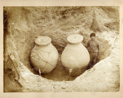 Два пифоса с крышками в яме раскопа 1898 года, 1898 год, Таврическая губ., г. Керчь