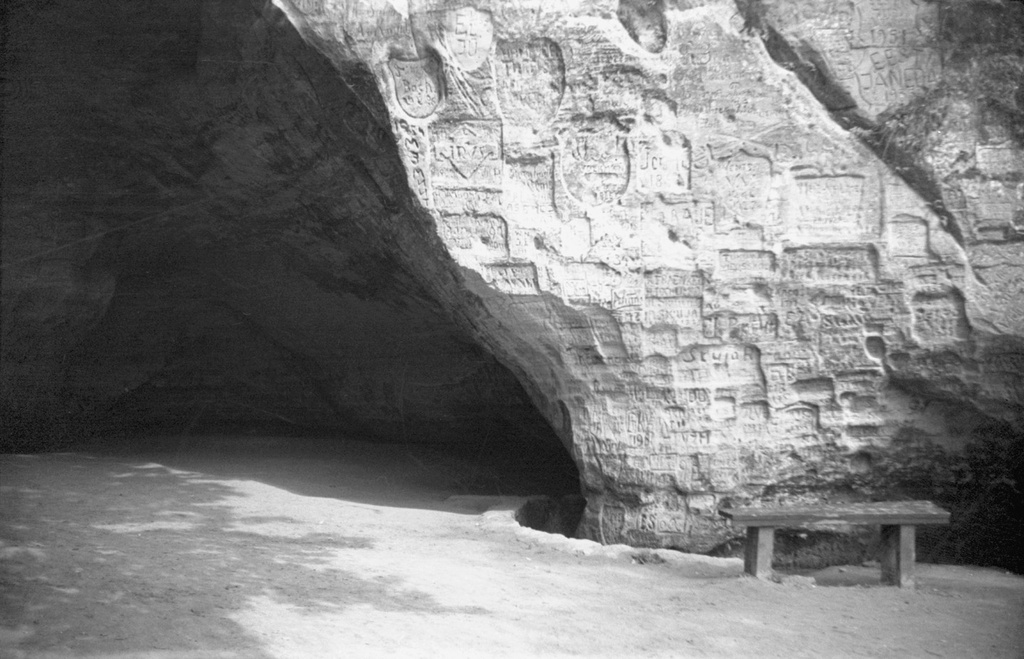 Пещера Гутманя у города Сигулда, июнь - август 1963, Латвийская ССР, г. Сигулда. 