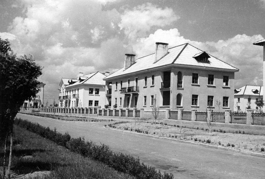 Дома поселка трансформаторного завода, 12 января 1948 - 31 декабря 1948, Украинская СССР, г. Запорожье. 