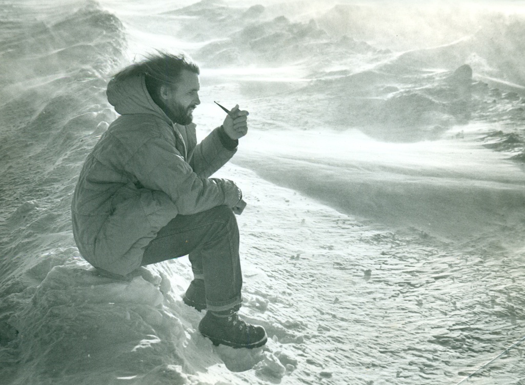 Путешественник Валентин Алексеевич Ефремов, 1993 год. Выставка «Падал прошлогодний снег» с этой фотографией.