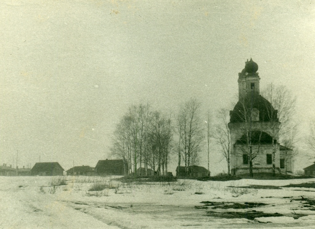 Вид на Покровский храм с восточной стороны, 13 апреля 1970, Костромская обл., Нейский р-н, с. Покровское. 