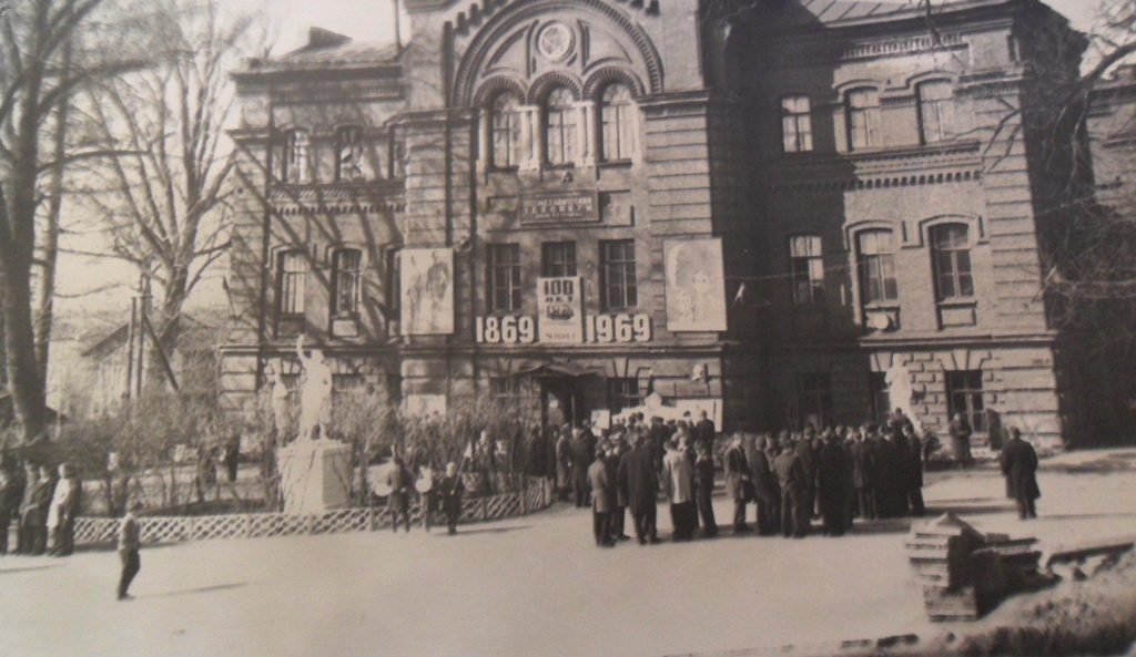 Лесмех череповец. Лесомеханический колледж Череповец. Александровское техническое училище Череповец. Череповецкий лесомеханический техникум имени Чкалова. Лесомеханический техникум Череповец официальный сайт.