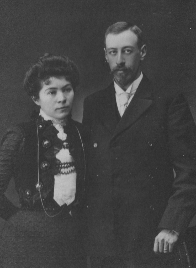 Константин Павлович Герцог и его жена Ольга Александровна Герцог, 1911 год, г. Санкт-Петербург. Константин Павлович Герцог и его жена Ольга Александровна Герцог – крестные Нины Леонидовны Морган. Н. Л. Морган – врач, участник Великой Отечественной войны, орденоносец, майор медицинской службы в отставке.&nbsp;Фотография из&nbsp; семейного архива Виталия Всеволодовича Бердышева, сына Н. Л. Морган, которую прислала Ольга Лапшова.&nbsp;
