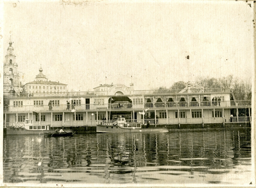 Водная станция «Динамо», 1930-е, г. Кострома. Фотография из архива семьи Левашовых–Лапшиных–Мячиных. Прислал Николай Юрьевич Новиков.&nbsp;