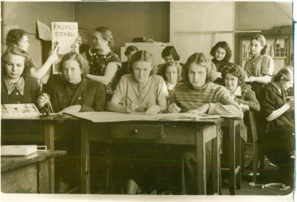 На уроке в Семеновском педучилище, 1955 год, Горьковская обл., г. Семенов. Ныне Нижегородская область.&nbsp;
