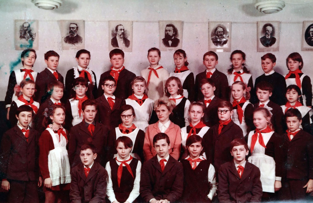 6 «А» класс, средняя школа № 103, 1970 - 1973, г. Ленинград. Надпись на обороте: «Ленинград, школа №103 6а».&nbsp;