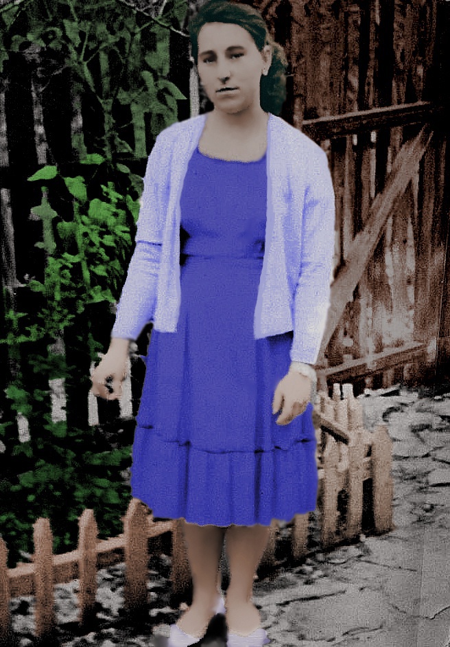Портрет Евгении Георгиевны Гричиной, 14 июля 1955, г. Туапсе. Выставка «Раскрашенные фотографии» с этим снимком.Фотография из архива пользователя סבטלנה.