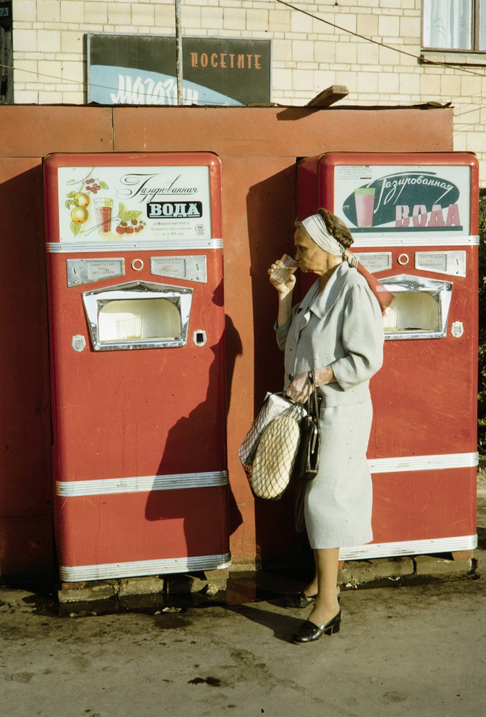 Автоматы с газированной водой, 8 января 1959 - 1 июля 1964, г. Москва. Выставка «С сиропом за 3 копейки» с этой фотографией.&nbsp;