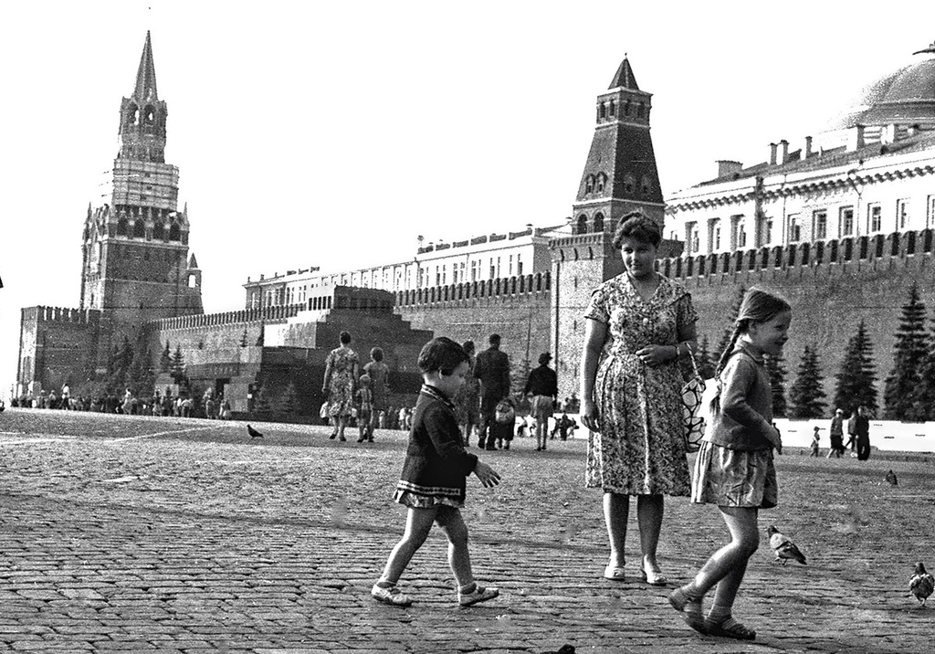Дети на Красной площади, 1963 год, г. Москва. 