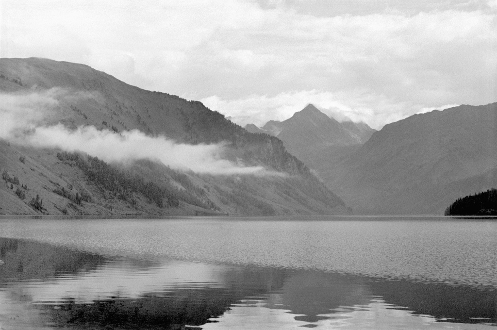 Пасмурное утро над озером Тальмень, 21 - 22 августа 1989, Горно-Алтайская АО, Усть-Коксинский р-н. 