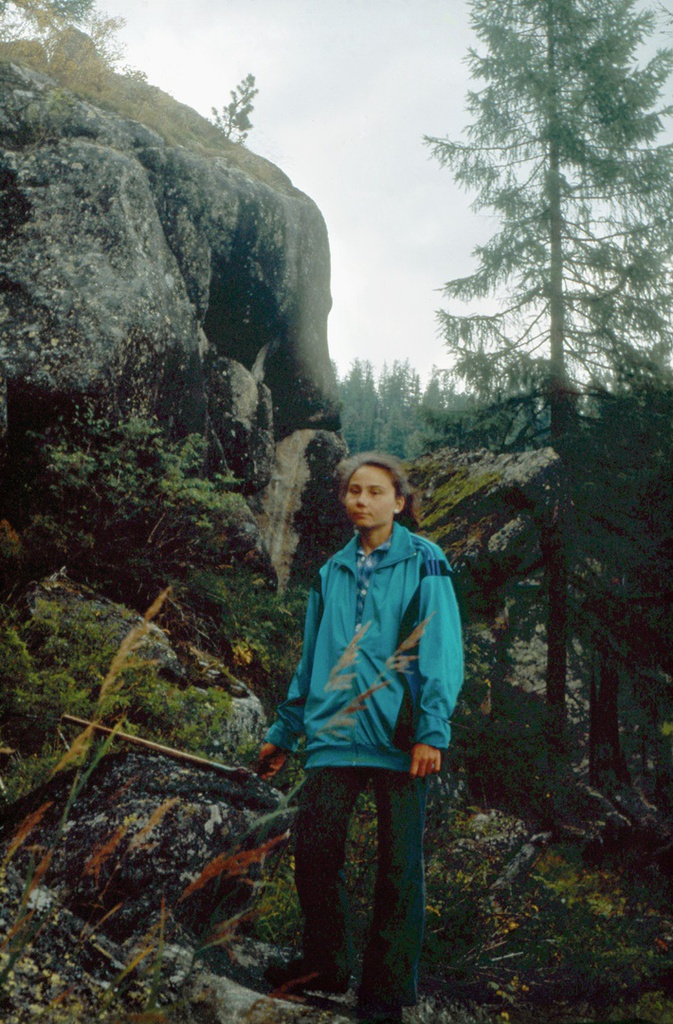 Геолог Ольга Афанасьева у каменных осыпей на Алтае, 21 - 22 августа 1989, Горно-Алтайская АО, Усть-Коксинский р-н. 