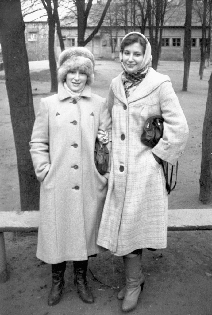 Две сестры, 1 декабря 1981 - 31 января 1982, Белорусская ССР, г. Минск. Наталья Клименко и Ольга Карлова.&nbsp;