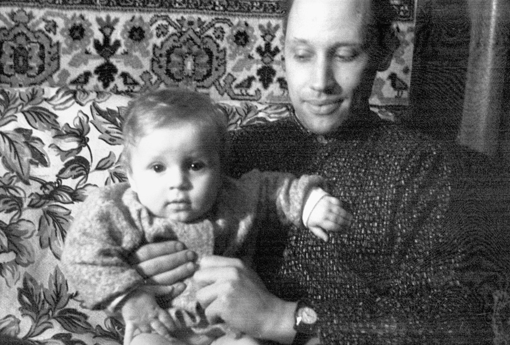 Алексей Дадонов с сыном Андрюшей, декабрь 1964, г. Москва. 