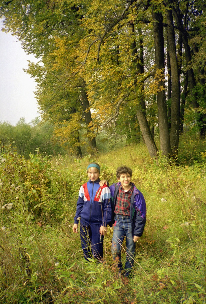 Дмитрий Суханов и Юля Орешкина осенью на прогулке, 1 - 15 сентября 1997, Калужская обл., Тарусский р-н, с. Барятино. 
