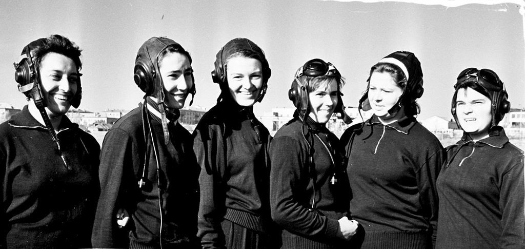Всесоюзные соревнования летчиков-женщин по высшему пилотажу на спортивном самолете ЯК-18, 6 - 7 октября 1963, г. Москва. Тушинский аэродром.