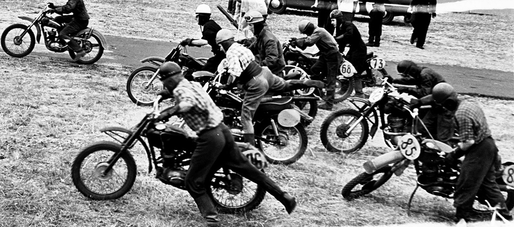 Старт мотогонок с препятствиями, 14 августа 1959, Московская обл., г. Тушино. В рамках II летней Спартакиады народов СССР на территории аэродрома Тушино прошли многодневные соревнования сильнейших мотогонщиков страны, в том числе, по трассе с искусственными препятствиями.В 1960 году Тушино вошло в состав Москвы.