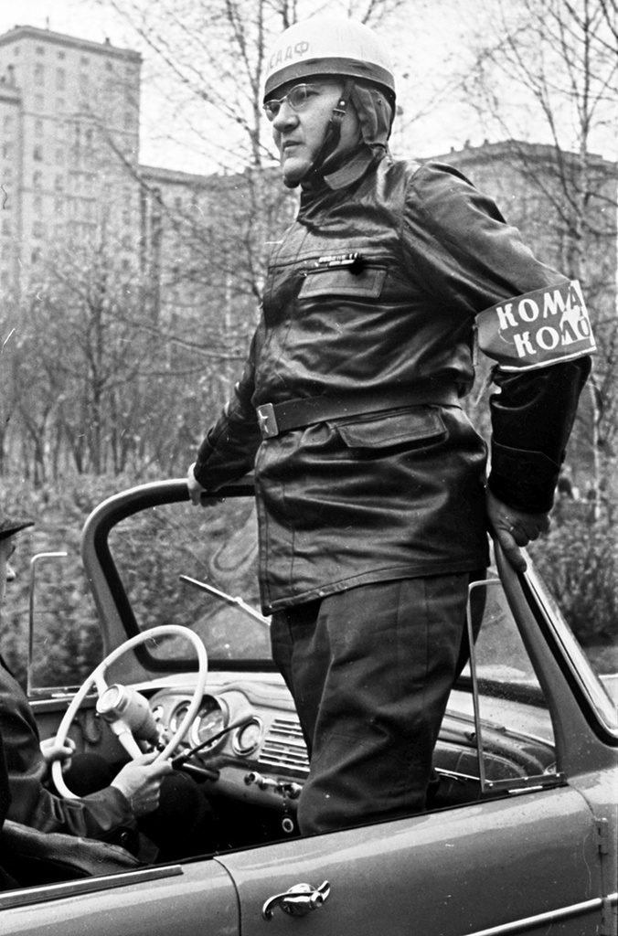Парад-конкурс любительских авто и мотоконструкций, 23 октября 1966, г. Москва. 23 октября 1966 года в Москве состоялся парад-конкурс любительских авто и мотоконструкций на приз журнала «Техника молодежи». Парад прошел от Манежной площади до ЦПКиО имени Горького, где состоялись выставка конструкций и вручение призов победителям.