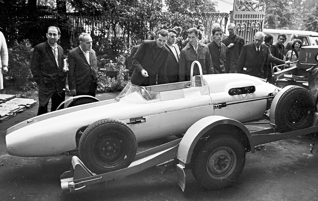 Новый гоночный автомобиль «Москвич-Г5», 24 июля 1968, г. Москва. 50-летию советского мотоспорта  была посвящена  пресс-конференция, прошедшая в Центральном доме журналиста.Выставка «Вот это тачка!» с этой фотографией.&nbsp;