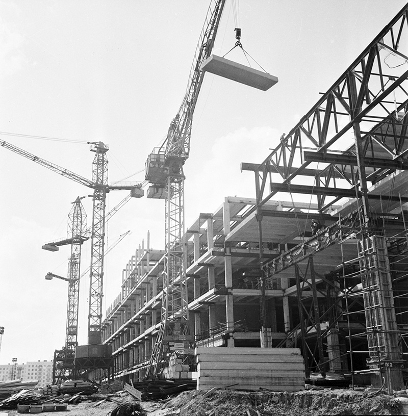Строительство телецентра, 1966 год, г. Москва. Выставка «"Фабрика телевизионных программ"» с этой фотографией.
