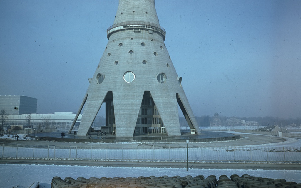 Телебашня в Останкине, 1978 год, г. Москва. Выставка «"Фабрика телевизионных программ"» с этой фотографией.