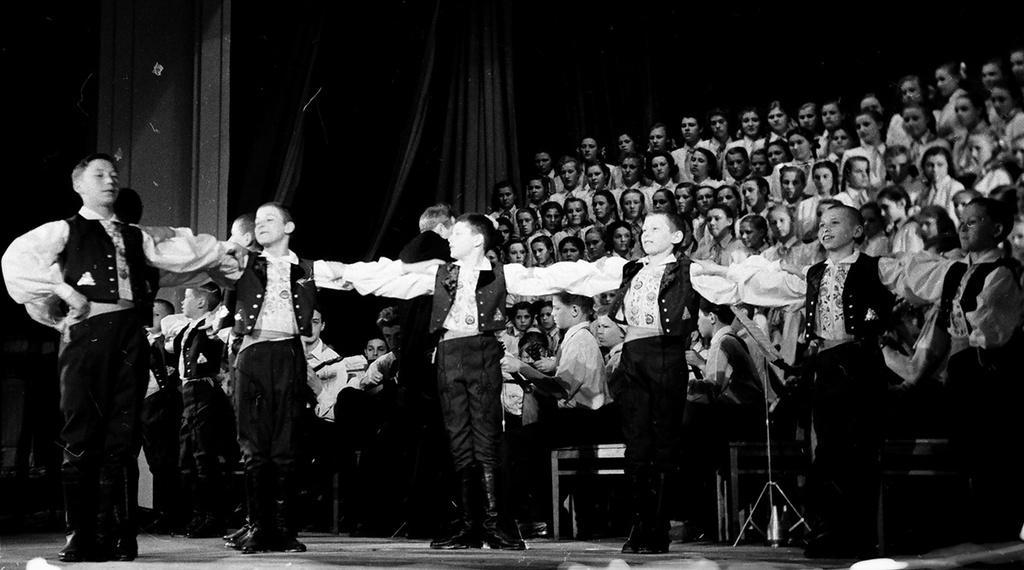 Фото \"Детский ансамбль песни и пляски под управлением В. С. Локтева ...?